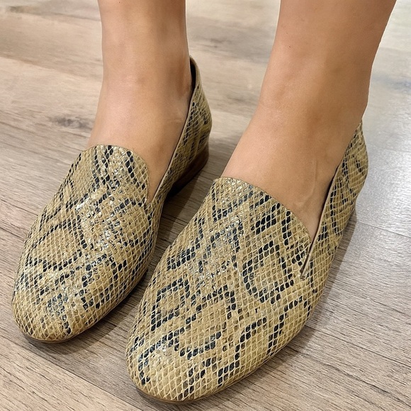 Sole Society Tan and Black Flats with Snakeskin Print - Picture 1 of 6